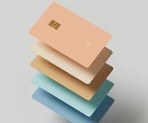 Cryptocurrencies offer high return potential and greater financial freedom through decentralisation, operating in a market that is open 24/7. However, they are a high-risk asset due to extreme volatility and the lack of regulation. The main risks include rapid losses and cybersecurity failures. The key to success is to invest only with a clear strategy and with capital that does not compromise your financial stability.